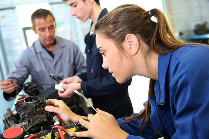 Immagine Istruzione e formazione professionale, bando per l'anno scolastico 2020-21